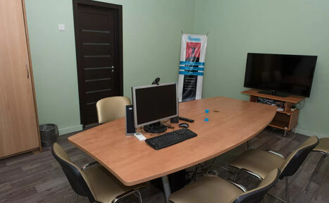 Арендовать Переговорная с компьютером