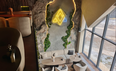 Арендовать Просторный двухуровневый зал для мероприятий