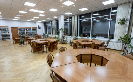 Арендовать Конференц-зал с большими окнами