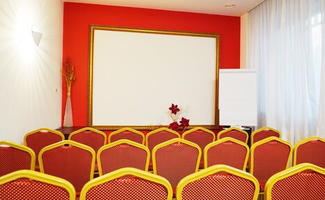 Арендовать Уютный конференц-зал с отдельным входом