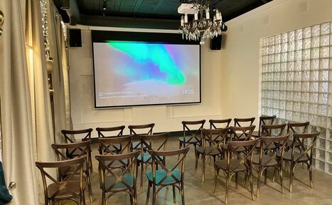 Арендовать Boutique Hotel Помещение с большими окнами