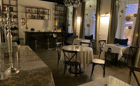 Арендовать Boutique Hotel Помещение с большими окнами