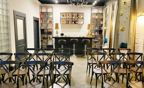 Арендовать Boutique Hotel Помещение с большими окнами