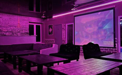 Арендовать G. A Smoke. Неоновый атмосферный лофт