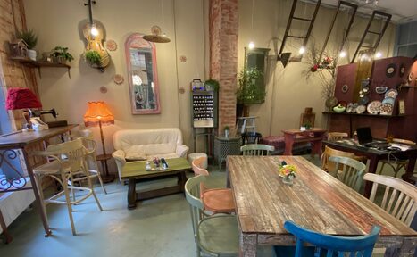 Арендовать Уютное помещение с винтажной мебелью