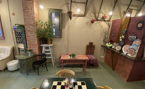 Арендовать Уютное помещение с винтажной мебелью