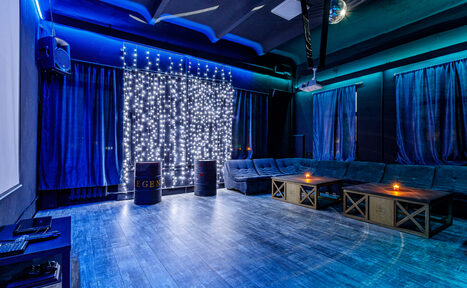 Арендовать Чёрный лофт с проектором