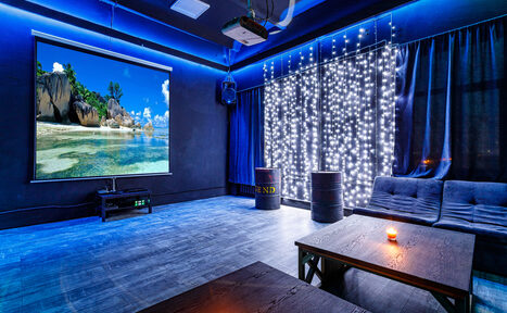 Арендовать Чёрный лофт с проектором