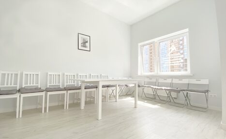 Арендовать Y. ma Loft (Y. ma Лофт). Большой светлый зал с зонированием