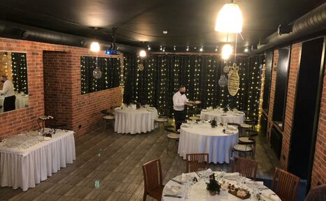 Арендовать Bistro food. Лофт с черным потолком 