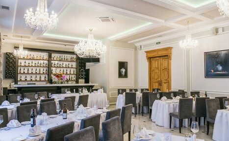 Арендовать Банкетный зал в классическом стиле при отеле