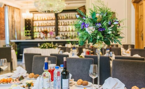 Арендовать Банкетный зал в классическом стиле при отеле