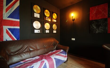 Арендовать Темный лофт для творческих людей