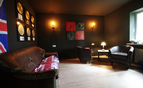 Арендовать Темный лофт для творческих людей