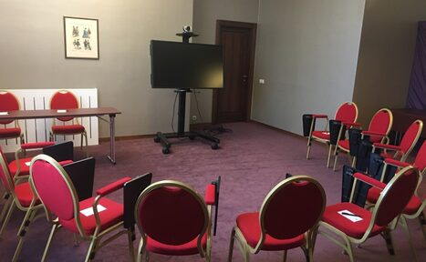 Арендовать Райкин Плаза Отель. ВИП переговорная