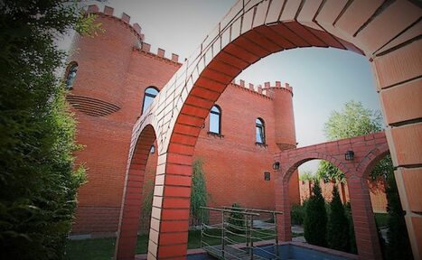 Арендовать Chateau Pitau. Лофт с бассейном, бильярдом и баром