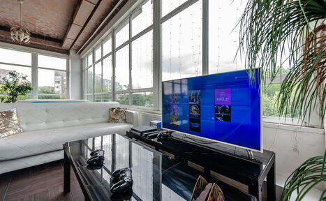 Арендовать Светлая площадка с панорамными окнами