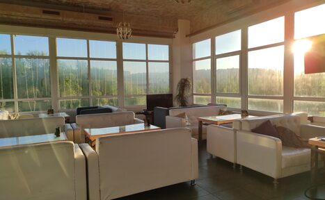 Арендовать Светлая площадка с панорамными окнами