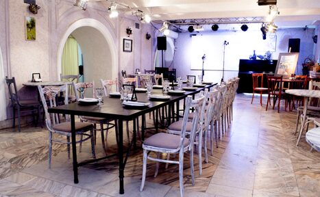 Арендовать Лофт с витражными окнами