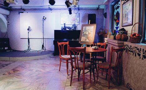 Арендовать Лофт с витражными окнами