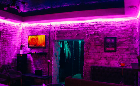 Арендовать Неоновый лофт в центре Москвы