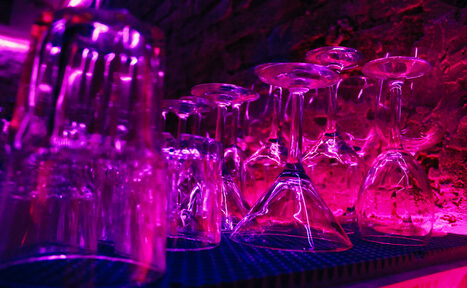 Арендовать Неоновый лофт в центре Москвы