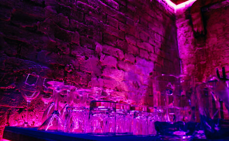 Арендовать Неоновый лофт в центре Москвы