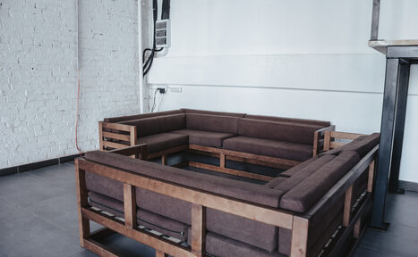 Арендовать Лофт с окнами в пол 