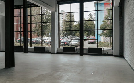 Арендовать Лофт с окнами в пол 