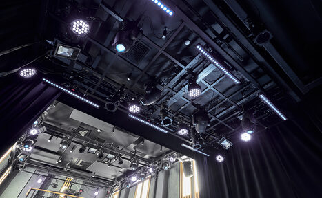 Арендовать Зал со сценическим пространством 