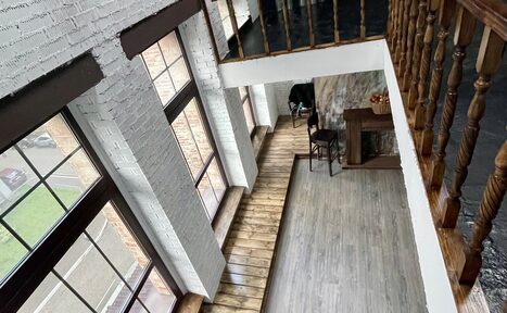 Арендовать Poire Двухэтажный арт-лофт с панорамными окнами 