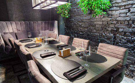 Арендовать Мини-лофт с большим столом для камерных мероприятий