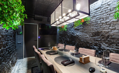 Арендовать Мини-лофт с большим столом для камерных мероприятий