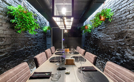 Арендовать Мини-лофт с большим столом для камерных мероприятий