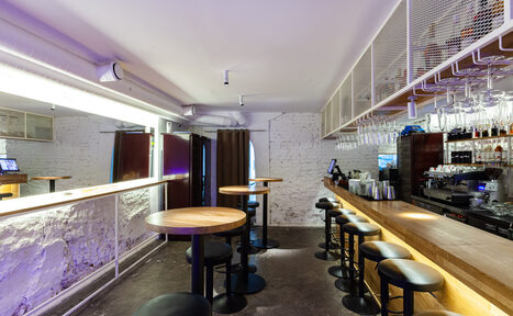 Арендовать Светлый лофт с барной зоной