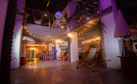 Арендовать Двухуровневый лофт в гавайском стиле с верандой