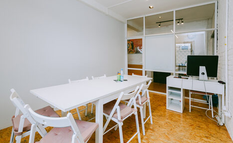 Арендовать Переговорная с компьютером 