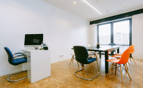 Арендовать Светлая переговорная на 10 человек 