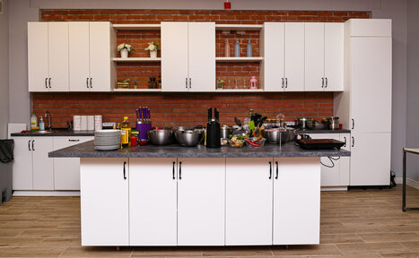 Арендовать Многофункциональный лофт-кухня с островком