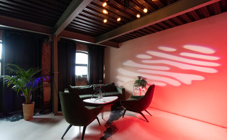 Арендовать Стилизованный двухэтажный лофт