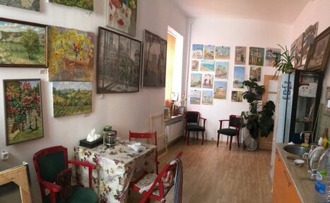 Арендовать Помещение стилизованное картинами в центре Москвы