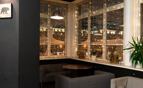 Арендовать Лофт с зеркальной стеной