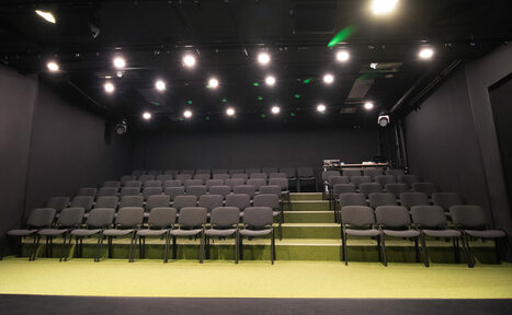 Арендовать Арт-пространство с театральной рассадкой