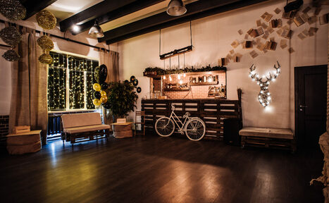 Арендовать Rii Lee Loft. Стилизованный лофт с качелями