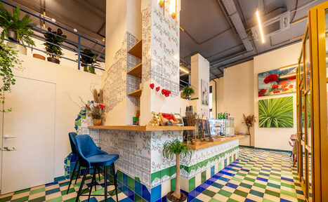 Арендовать Атмосферное пространство с цветами