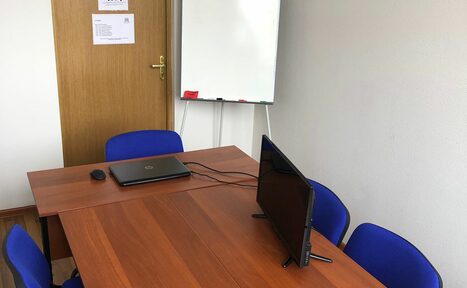 Арендовать Светлая мини-аудитория 