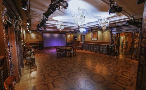 Арендовать Зонированное пространство с антикварной мебелью 