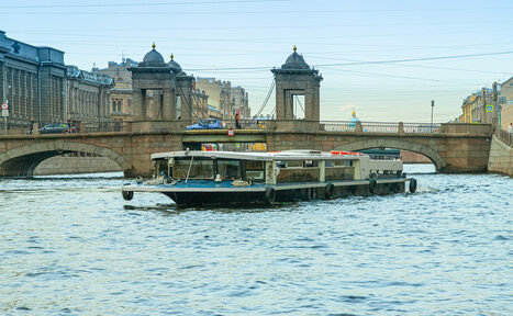 Арендовать Теплоход с банкетной зоной 