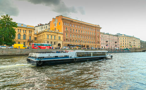Арендовать Теплоход с банкетной зоной 