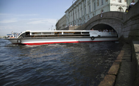 Арендовать Теплоход бизнес класса